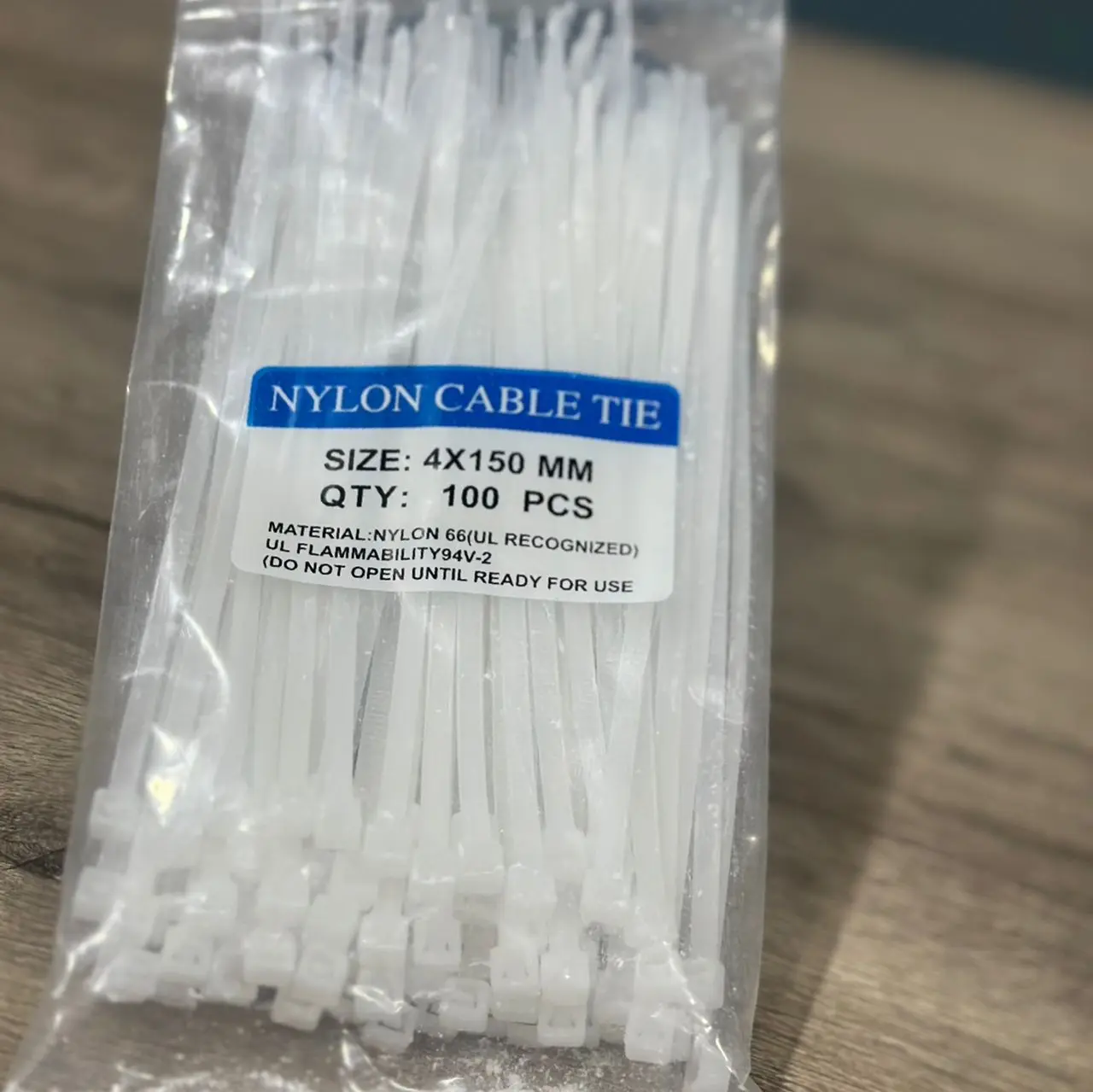 ATTACHE EN PLASTIQUE CABLE TIE LOCAL SIZE 4mm X 150mm NOIR 100PCS